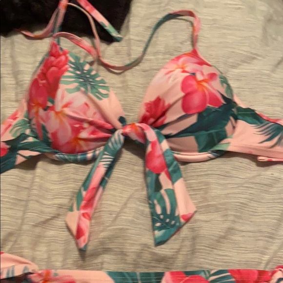 bikini - Picture 2 of 2